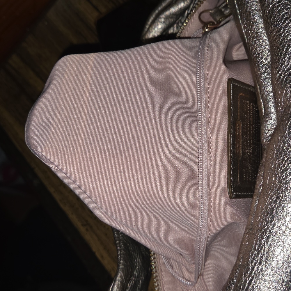 Coach Parker 2008 13465 Shoulderbag Rosegold Metallic Leather $399 Retail GUC - Picture 14 of 16